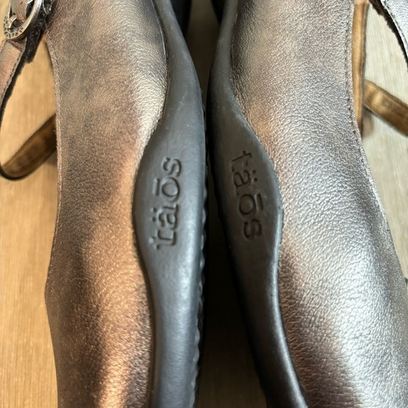 TAOS Sz 9.5 Pewter Colourway Leather Mary Jane Style Velcro Closure Shoes - Picture 6 of 10